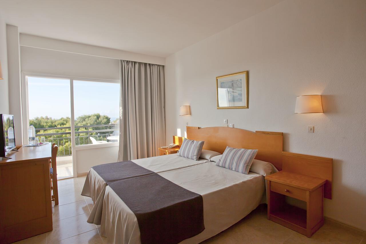 Hotel Cabot Cala Ferrera 3*